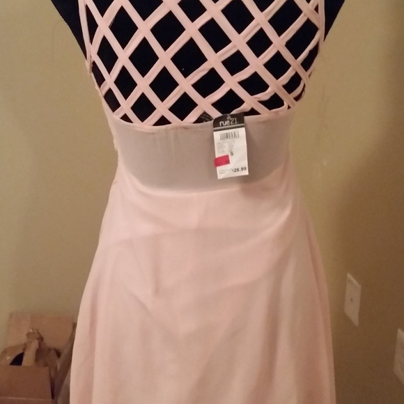 Pink dress - Picture 4 of 6